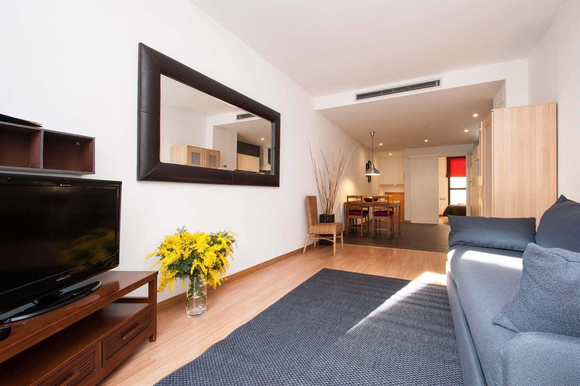 Short Stay Group Liceu Serviced Apartments Barcelona Exterior photo