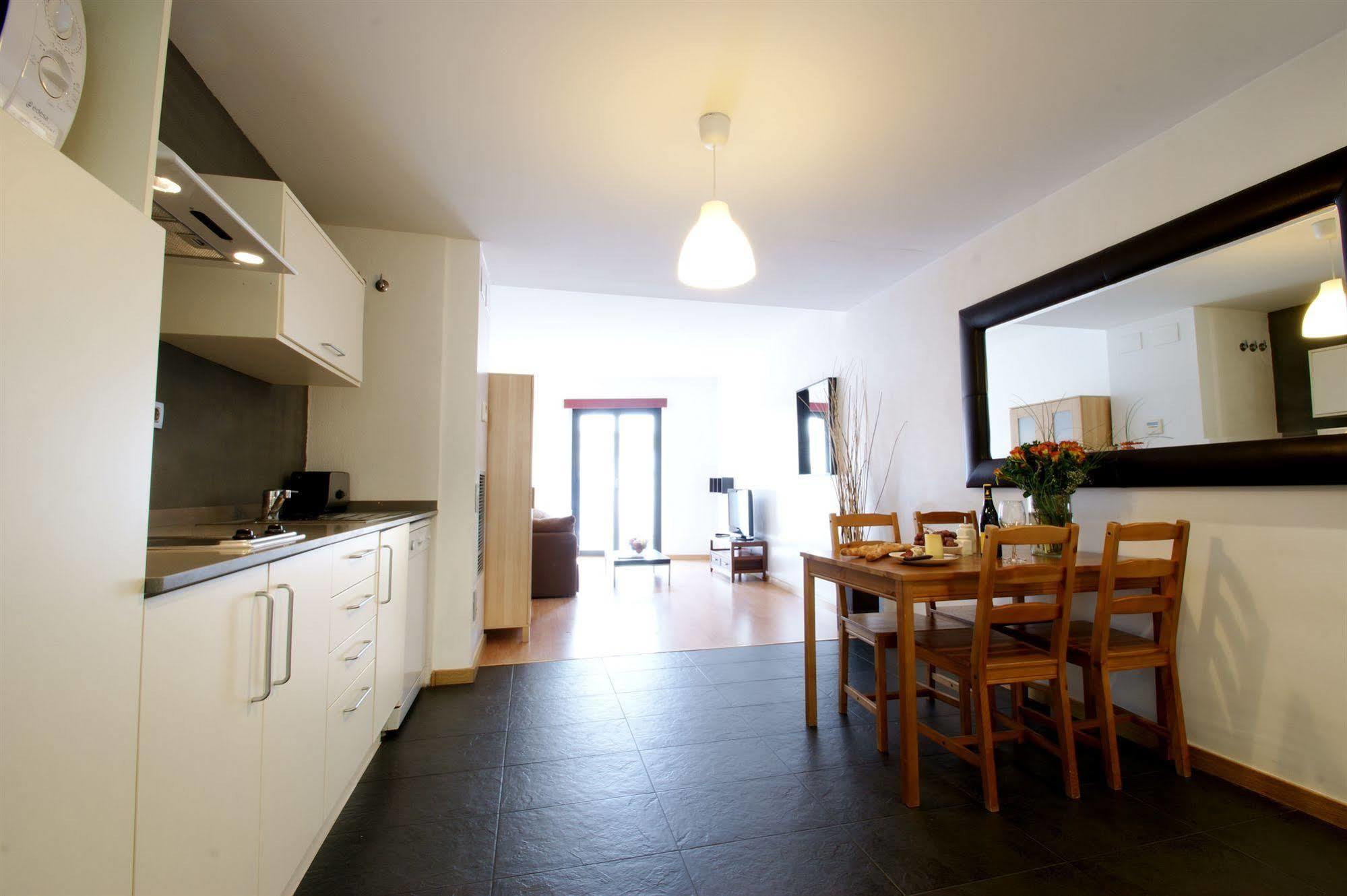 Short Stay Group Liceu Serviced Apartments Barcelona Exterior photo